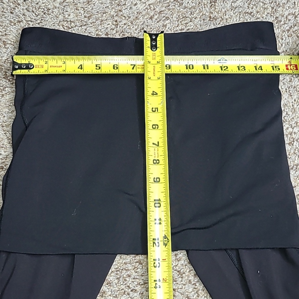 Lululemon Athletica Crop Leggins with Skirt Overlay - Picture 4 of 8